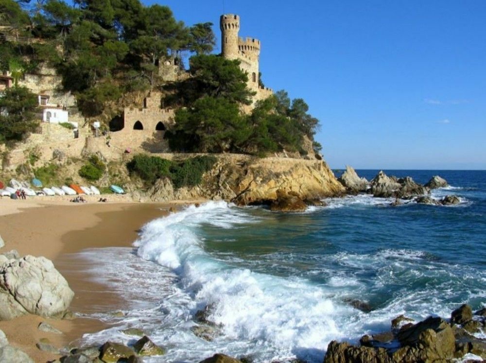 In - 104820 By Mo * Lloret de Mar