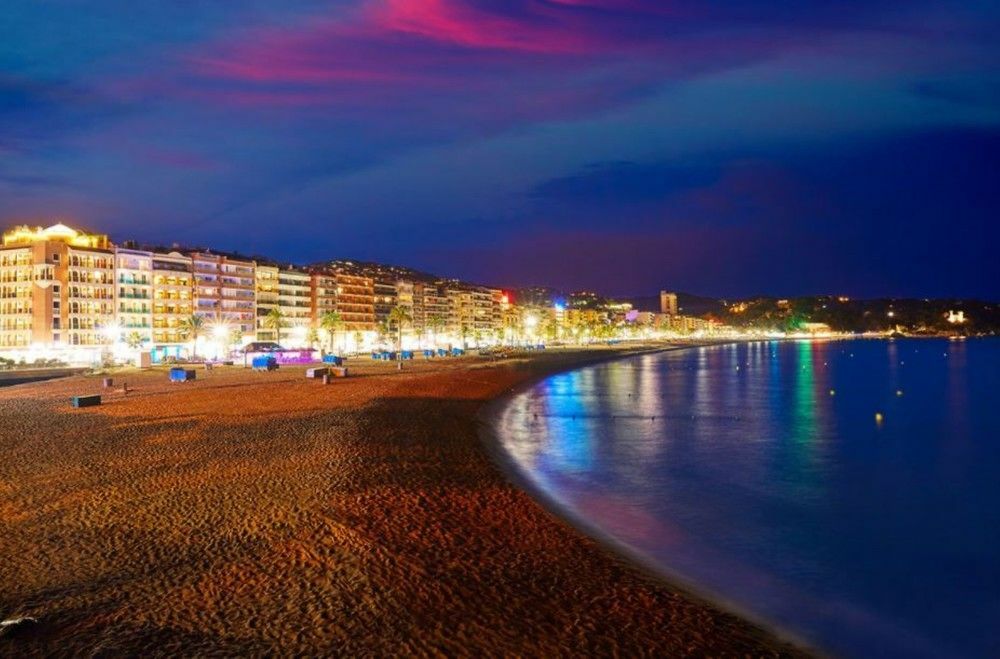 In - 104820 By Mo * Lloret de Mar